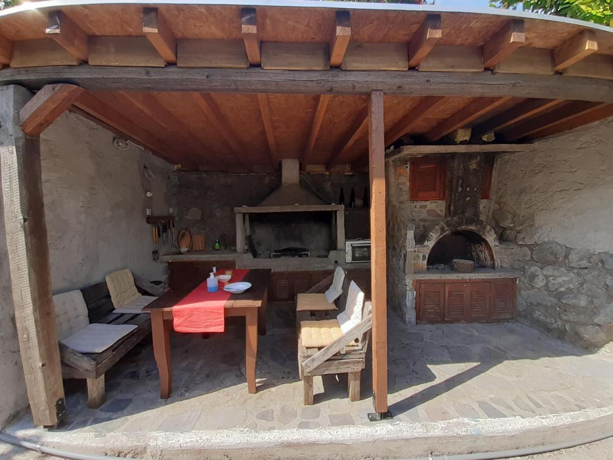 Kapetaniou * Limnionas (Central Greece)