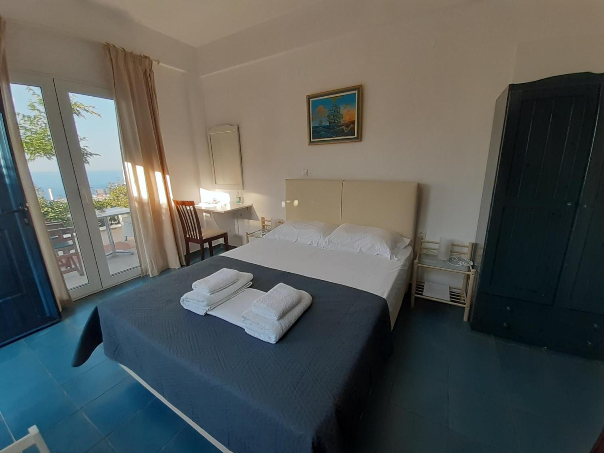 Kapetaniou * Limnionas (Central Greece)