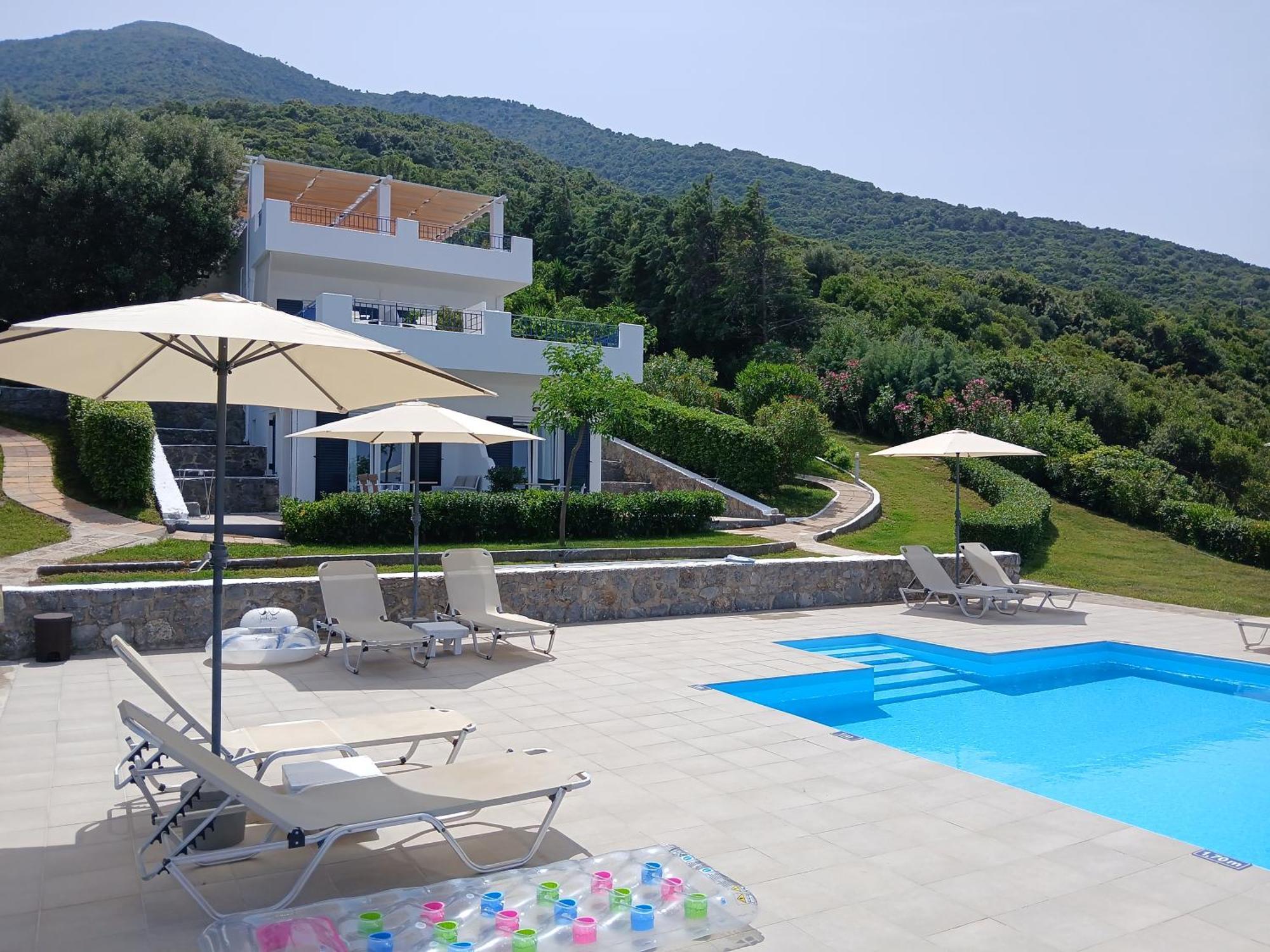 Kapetaniou * Limnionas (Central Greece)