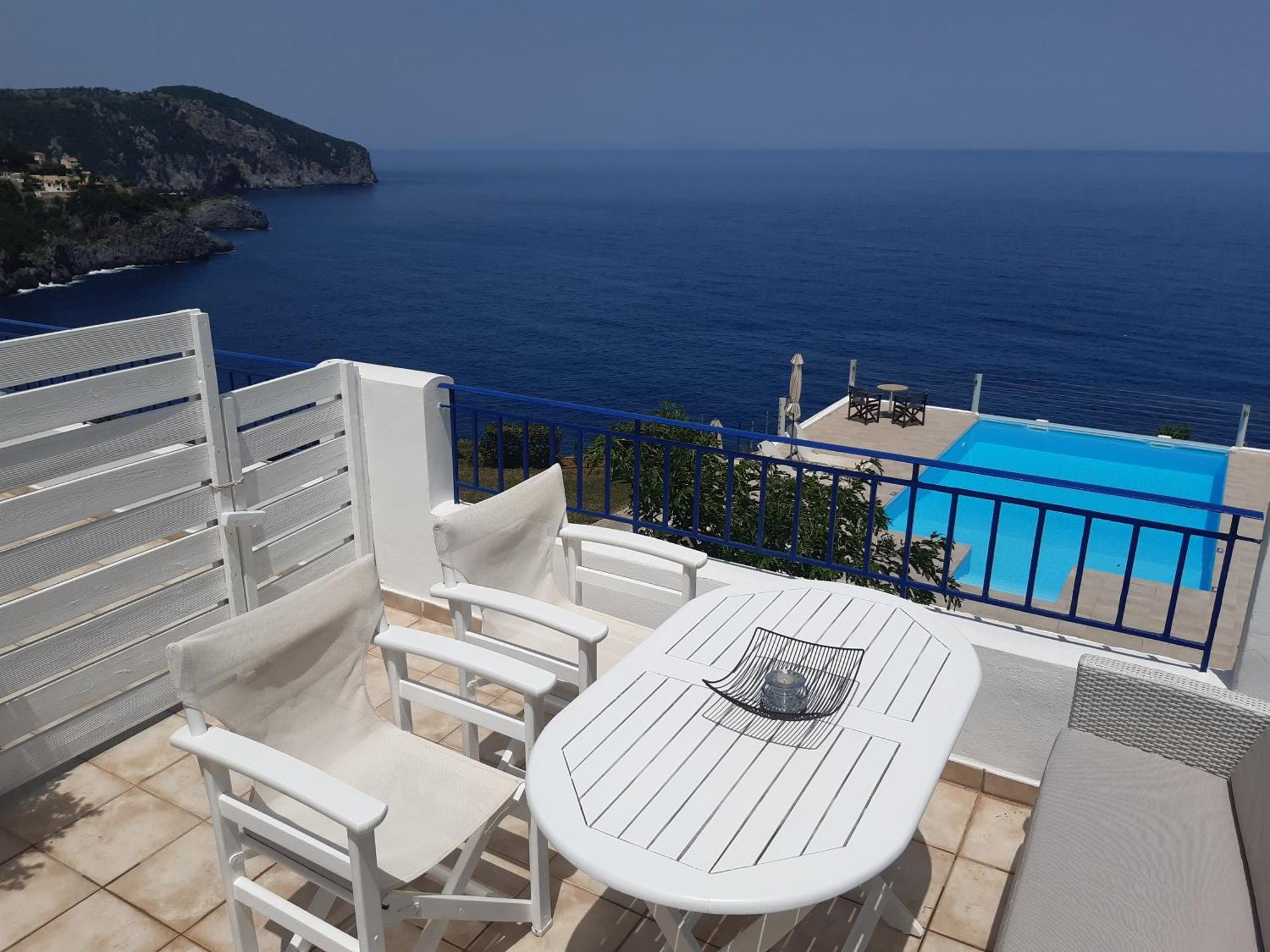 Kapetaniou * Limnionas (Central Greece)