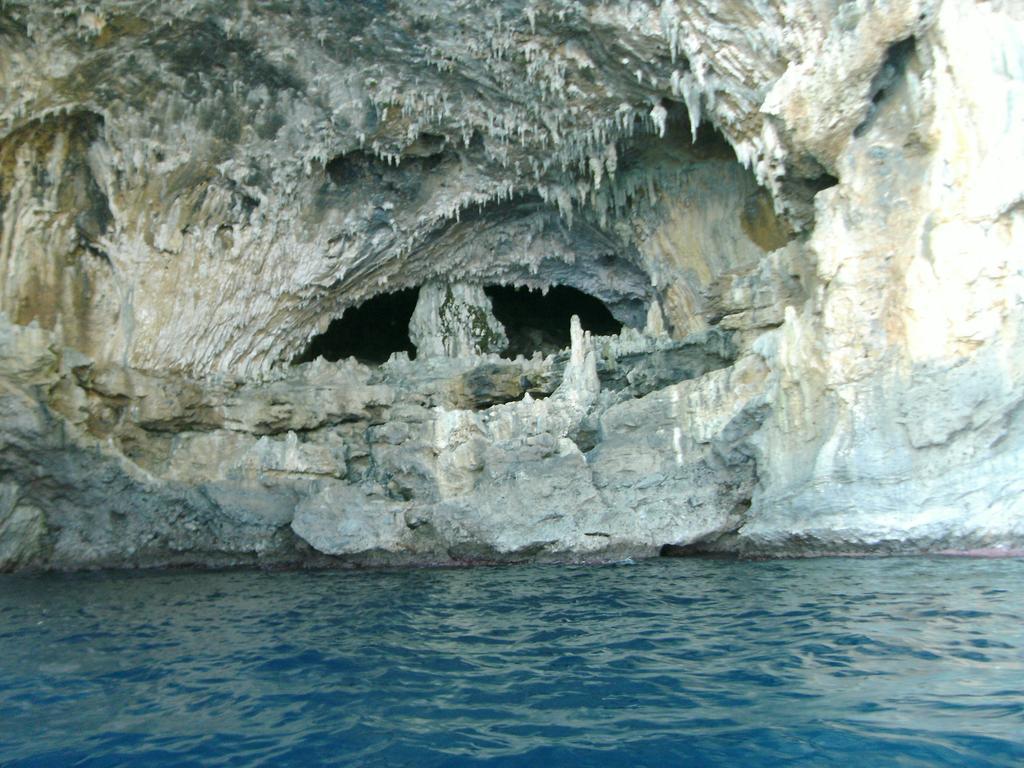 Kapetaniou * Limnionas (Central Greece)